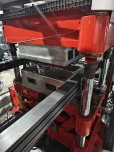 Cutting Station Thermoforming Machine